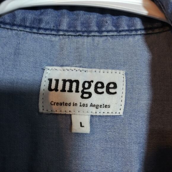 Umgee Distressed Blue Chambray Button-Up Shirt Size L - Picture 7 of 7